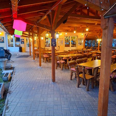 Grill Terasz Étterem és Szálláshely Mezőkövesd Exterior foto