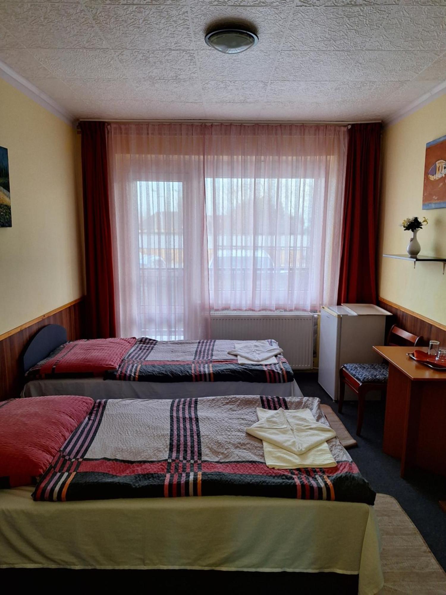Grill Terasz Étterem és Szálláshely Mezőkövesd Exterior foto