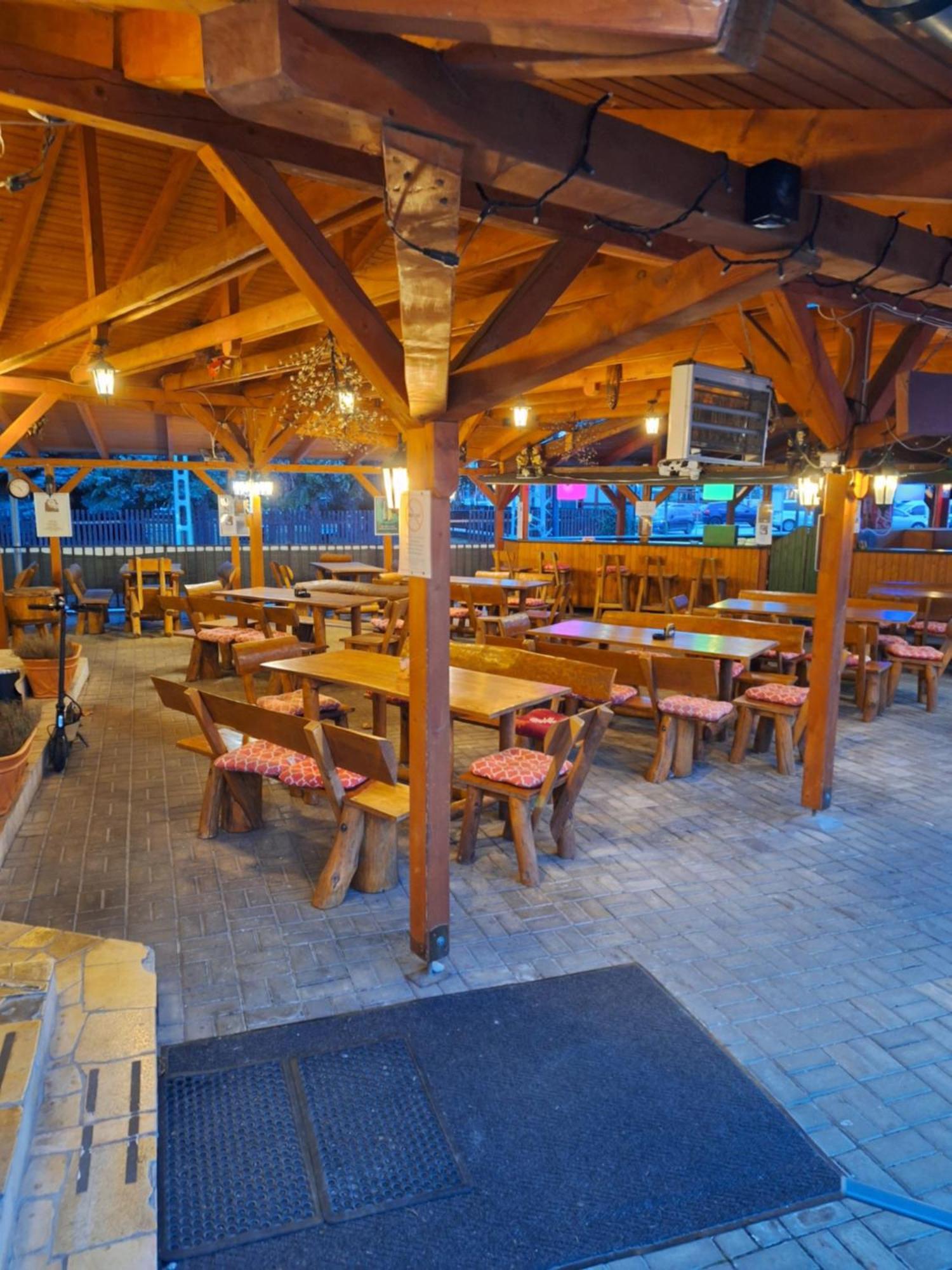 Grill Terasz Étterem és Szálláshely Mezőkövesd Exterior foto