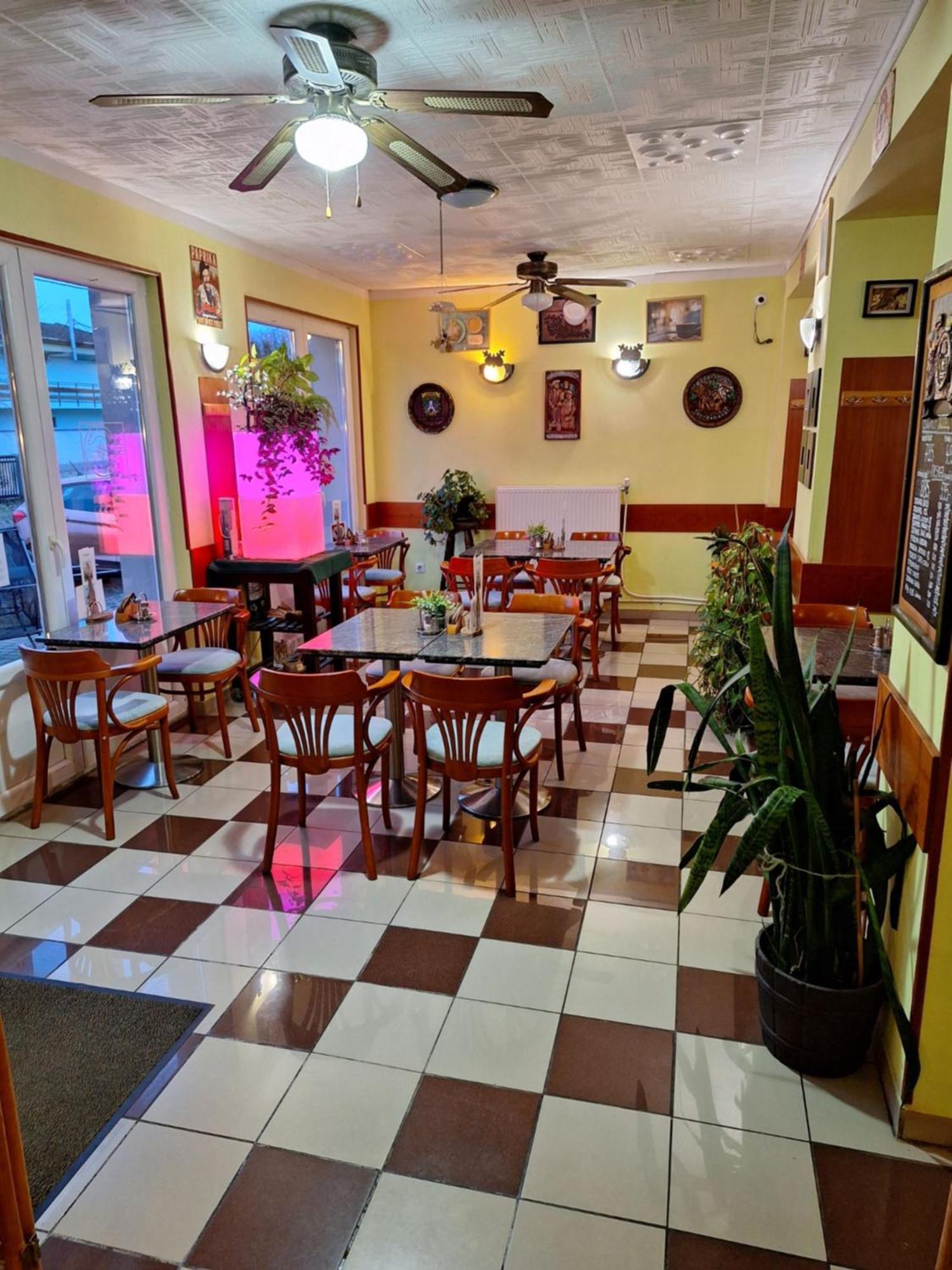 Grill Terasz Étterem és Szálláshely Mezőkövesd Exterior foto