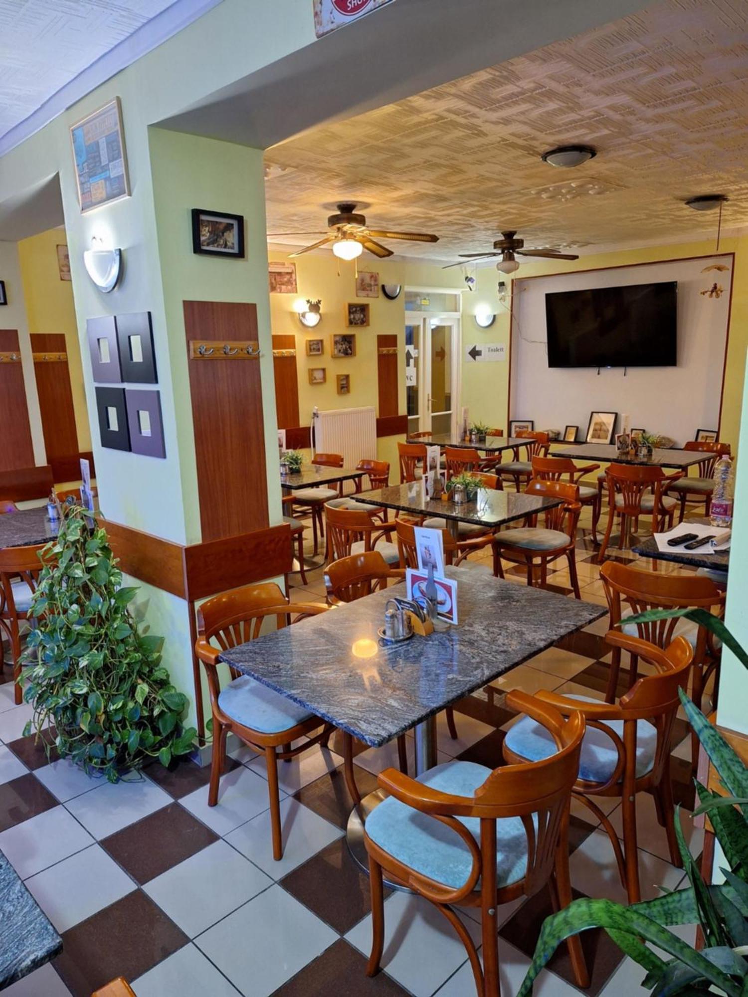 Grill Terasz Étterem és Szálláshely Mezőkövesd Exterior foto